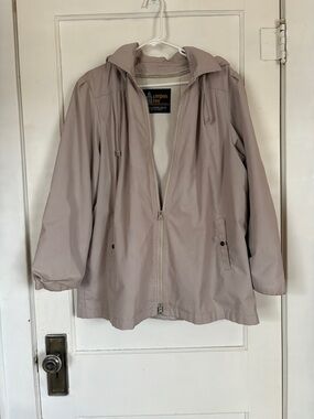 Women’s London Fog spring rain resistant coat / jacket - remove inside- size 16